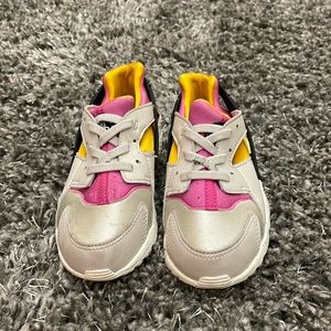 Barely used toddler Nike Hurrache shoes - used about 2x-